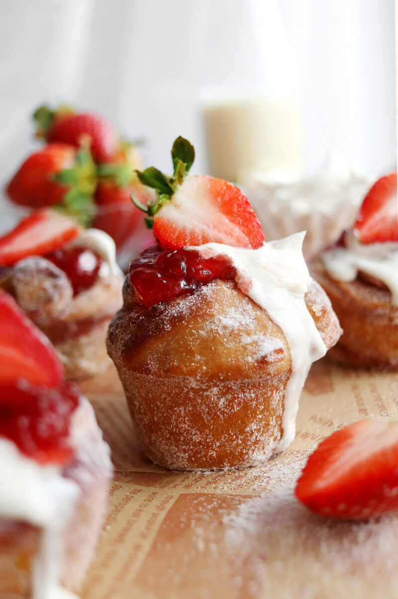 Easy Vegan Strawberry Cruffins
