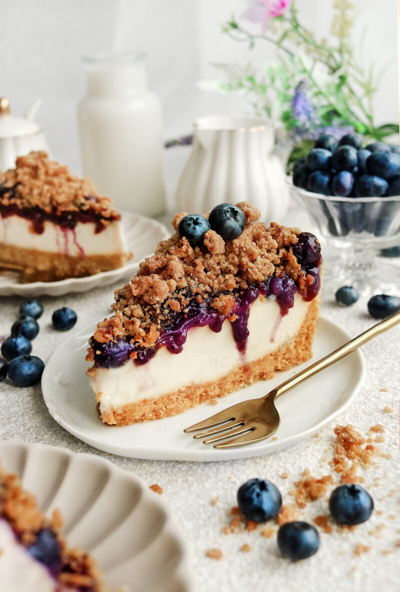 Vegan Blueberry Crumble Cheesecake