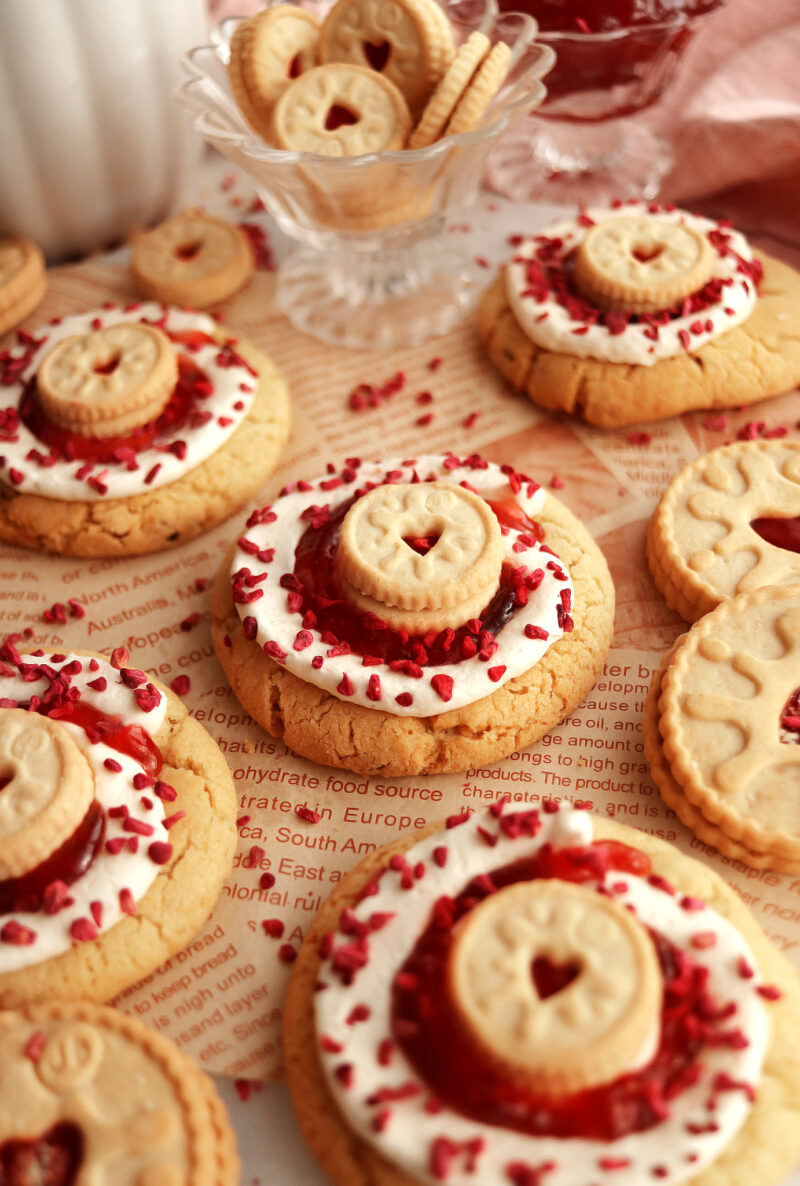 Vegan Jammie Dodger Cookies