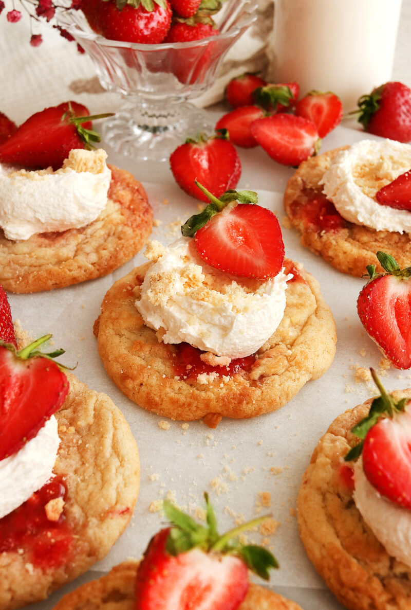 Vegan Strawberry Cheesecake Cookies